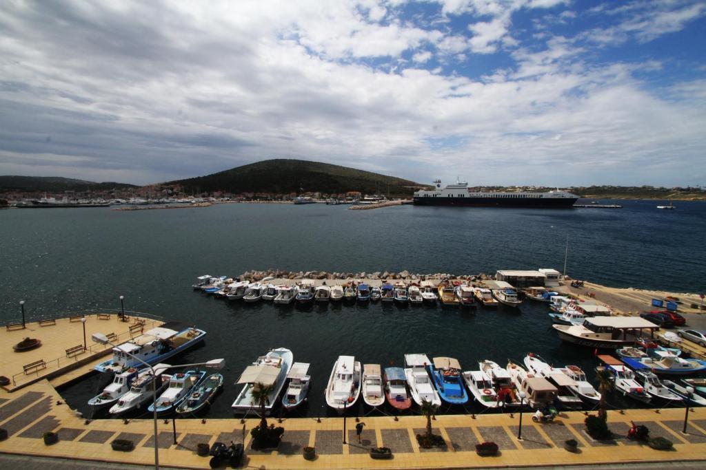 Larimar Boutique Hotel Cesme Bagian luar foto